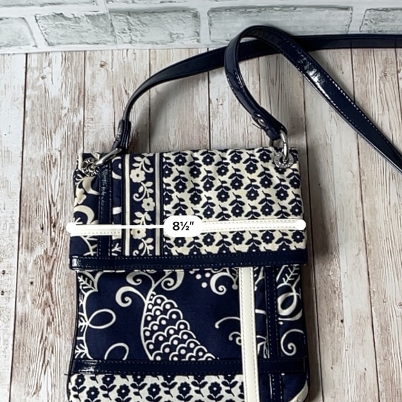 VERA BRADLEY TWIRLY BIRD NAVY WHITE CROSS BODY BAG - Picture 9 of 10